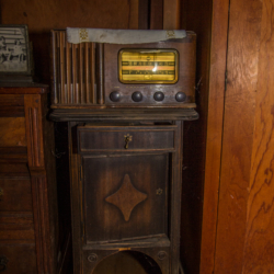Heath Angelo Home - Radio-1